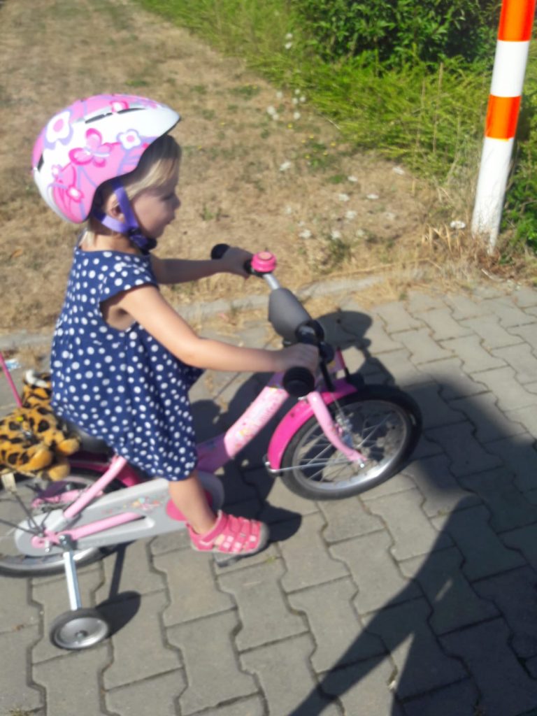 Kind Fahrradfahren